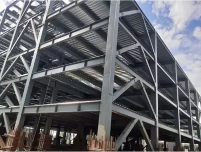 隧道俯拱施工深夜浇筑：荫蔽工序卡住隧道进度